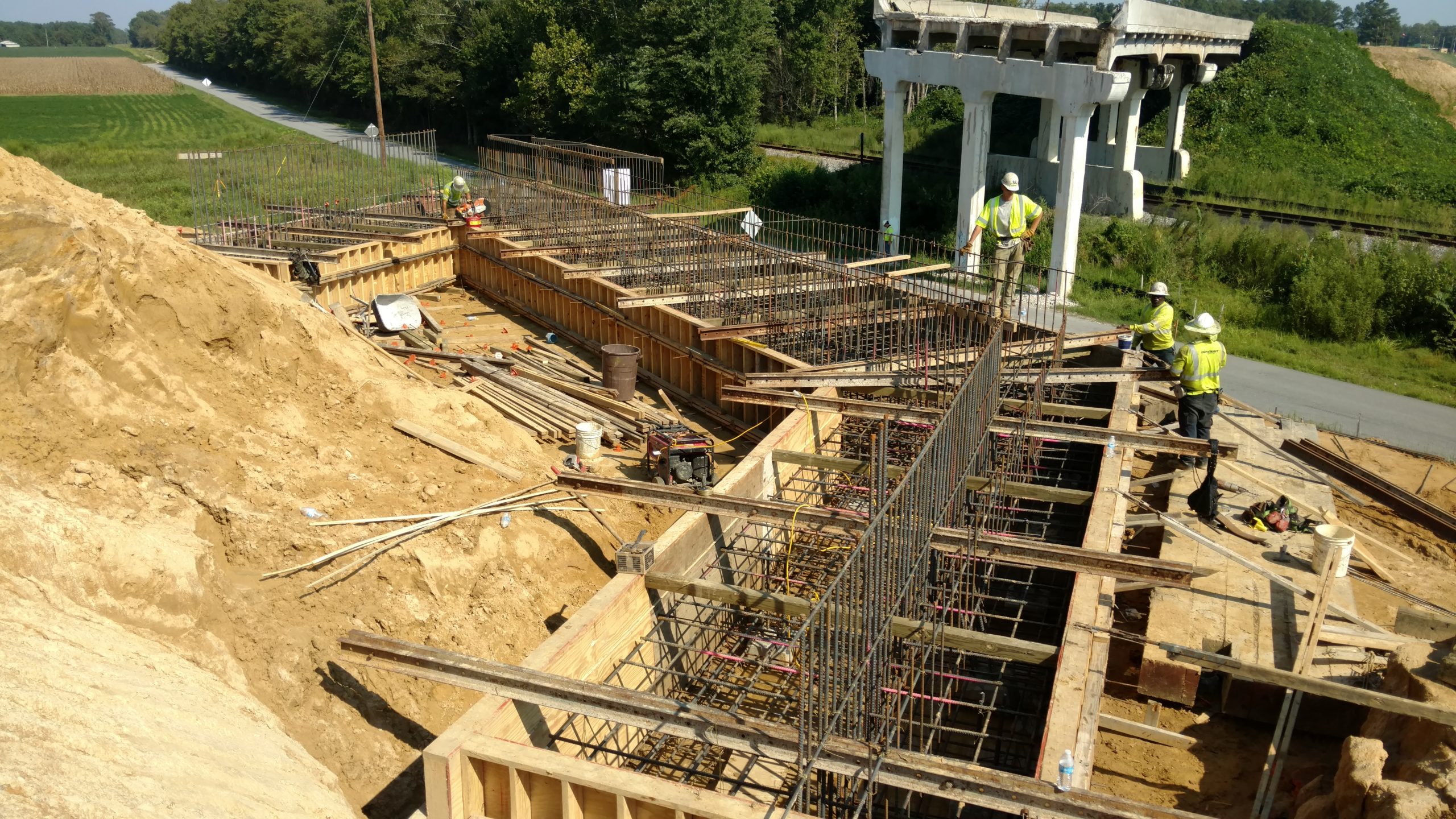 Forming the abutment footer