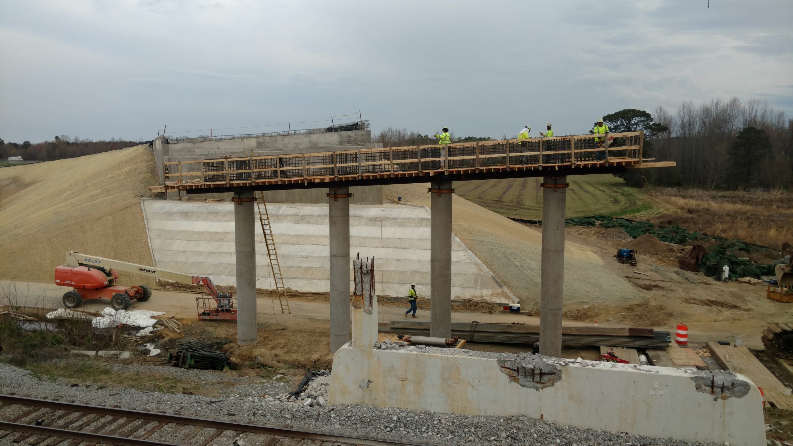 Construction of pier cap with 7% superelevation